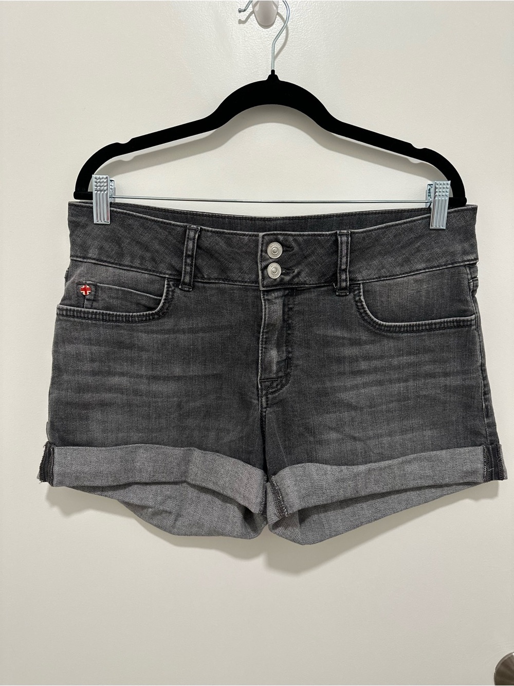 GUC Hudson Ruby Mid-Thigh Cuffed Denim Shorts Washed Black Grey 31 $145 MSRP